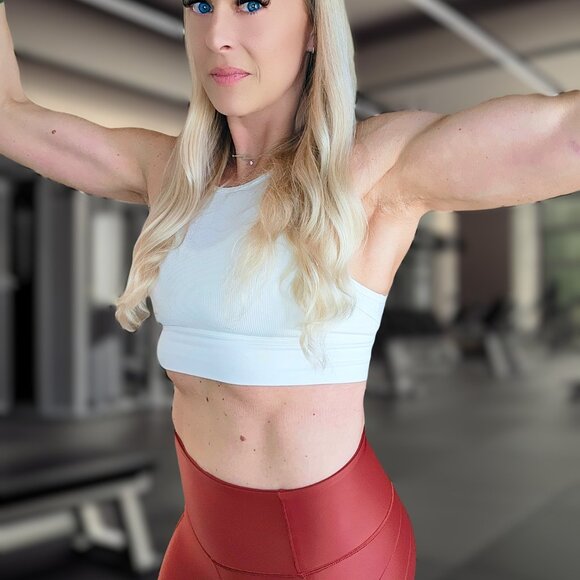 Meet your Posher, Stephanie - Picture 4 of 7